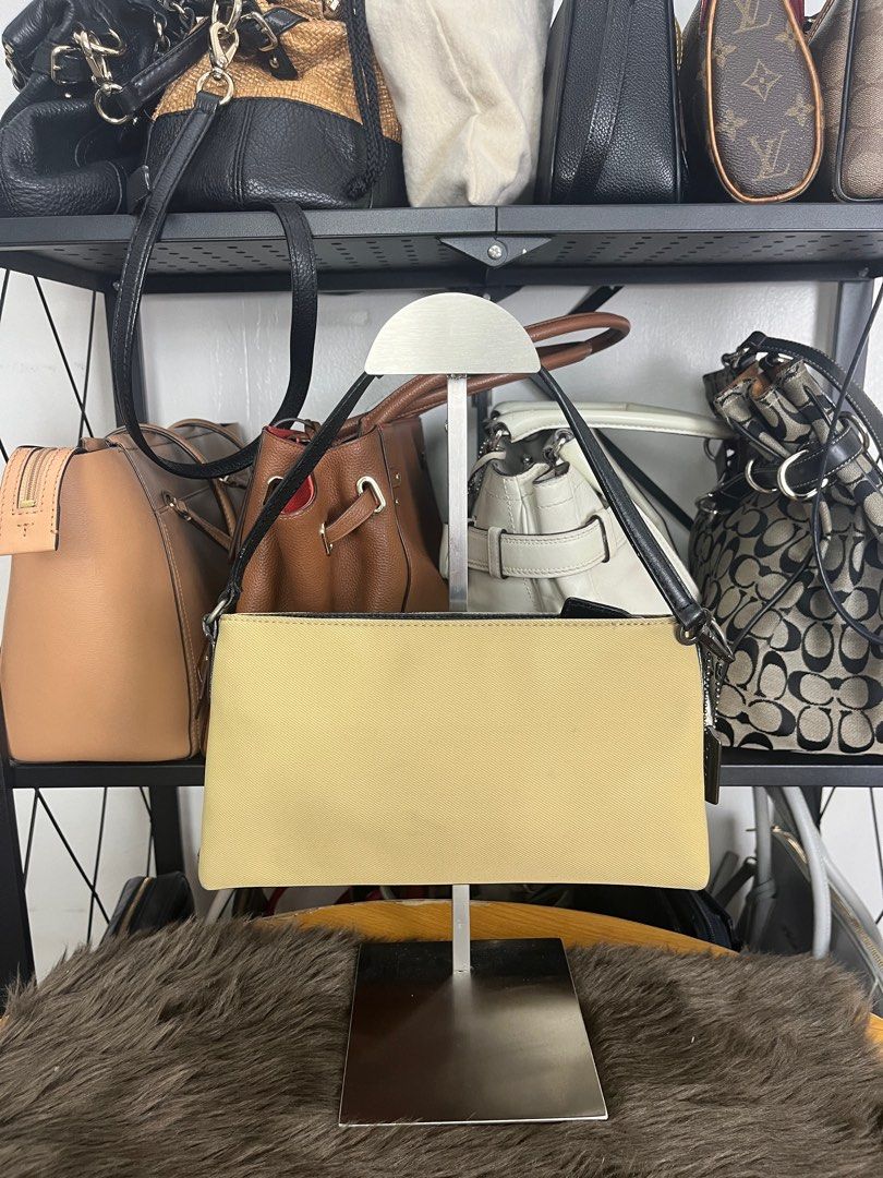 Coach Mercer Demi Bag (Khaki) (Category: Luxury Bags & Wallets) located in Quezon City. Submitted by eclipse.leandro (Listing ID 1307629706, Image 2). Description: Coach Mercer Demi Bag (Khaki) Condition: 9/10 24cm x 13cm 3750 PHP All products are 100% Authentic bought from Japan. #LuvLuxe #LuxuryJPNFinds.