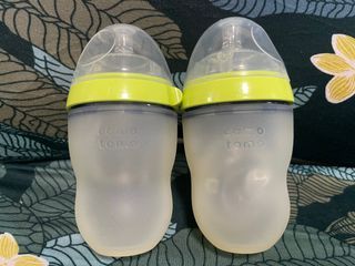 Comotomo Set of 2 250ML Silicone Baby Bottles Green (Medium Flow)