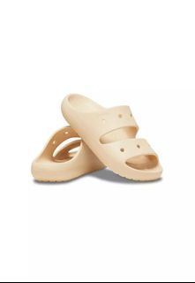 Crocs Classic Sandal V2 in Shitake M4/W6
