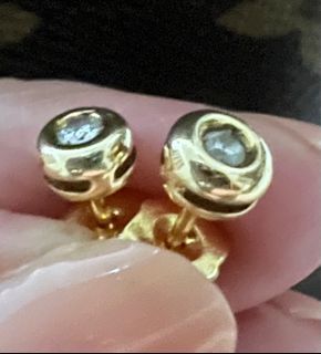 Diamond gold stud earrings