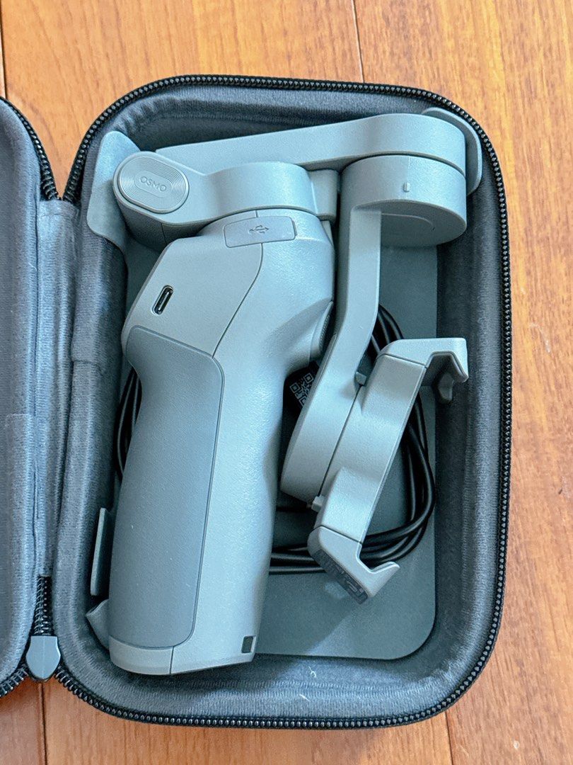 Dji Osmo Mobile 3 (Category: Other Gadgets) located in Quezon City. Submitted by anjlco2017 (Listing ID 1307634796, Image 2). Description: Dji Osmo Mobile 3 with Accessories Authentic .