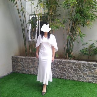 Elegant white dress for formal events graduation / wedding