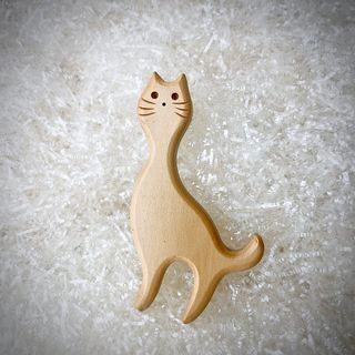 EUROPEAN HAND-CARVED KITTY Cat Vintage Shaped Diecut Polished Wood With Silver Pin Scarf Clip Purse Badge