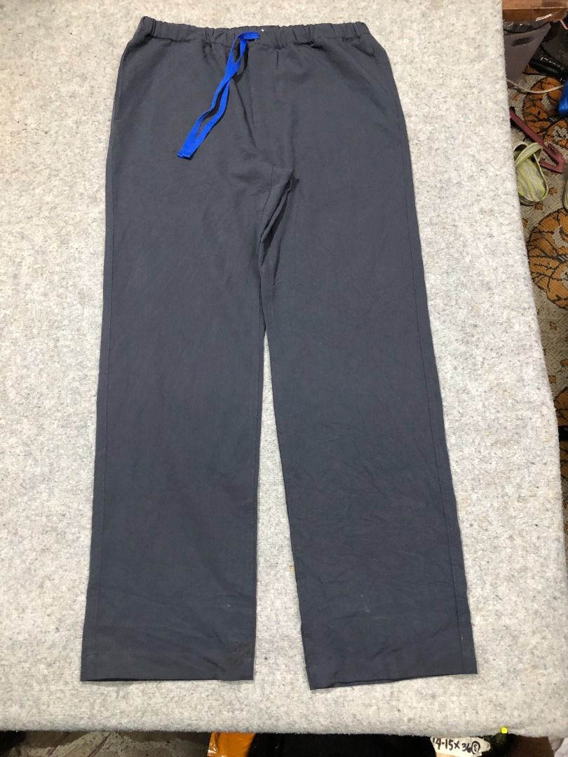 FIGS Men's Pisco Basic Scrub Pants Size Medium Grey (Category: Activewear) located in Santa Rosa. Submitted by sergids (Listing ID 1307603469, Image 2). Description: FIGS Men's Pisco Basic Scrub Pants Size Medium Grey Performance comes standard. The straight-legged FIONx Pisco™ features our proprietary FIONx™ fabric while a hidden elastic waistband provides a tailored look. Great condition. Check fitting tops to ensure this fits you. Dimensions b