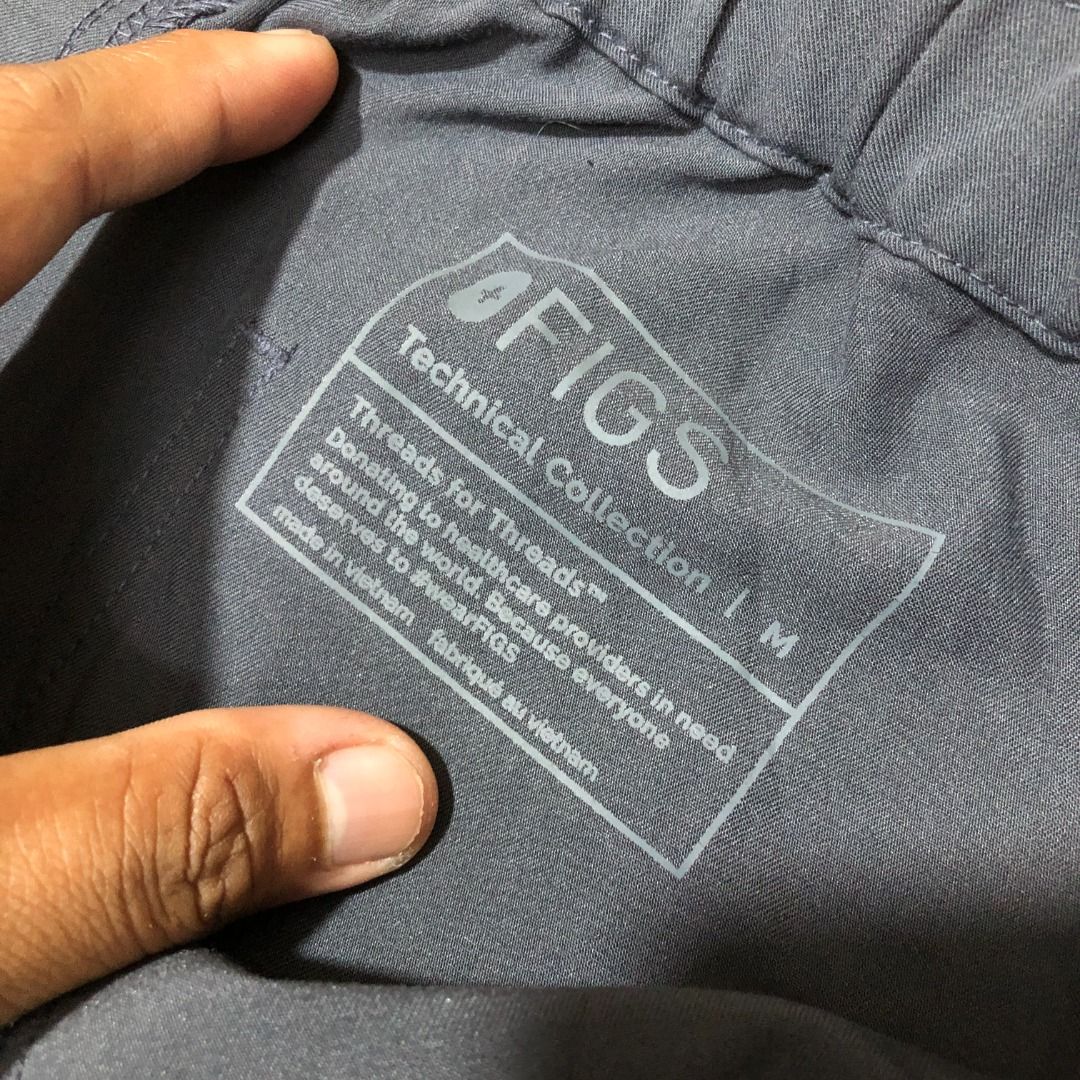 FIGS Men's Pisco Basic Scrub Pants Size Medium Grey (Category: Activewear) located in Santa Rosa. Submitted by sergids (Listing ID 1307603469, Image 3). Description: FIGS Men's Pisco Basic Scrub Pants Size Medium Grey Performance comes standard. The straight-legged FIONx Pisco™ features our proprietary FIONx™ fabric while a hidden elastic waistband provides a tailored look. Great condition. Check fitting tops to ensure this fits you. Dimensions b