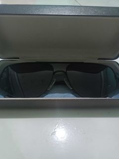 [with a Hard Case] Sunglasses from Sunnies Studios Rome Pilot Polarized with a  Soft Black Hard Case & Wiping Cloth (For Men and Women)