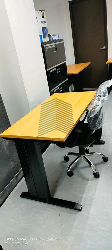 free standing table, Furniture & Home Living, Office Furniture