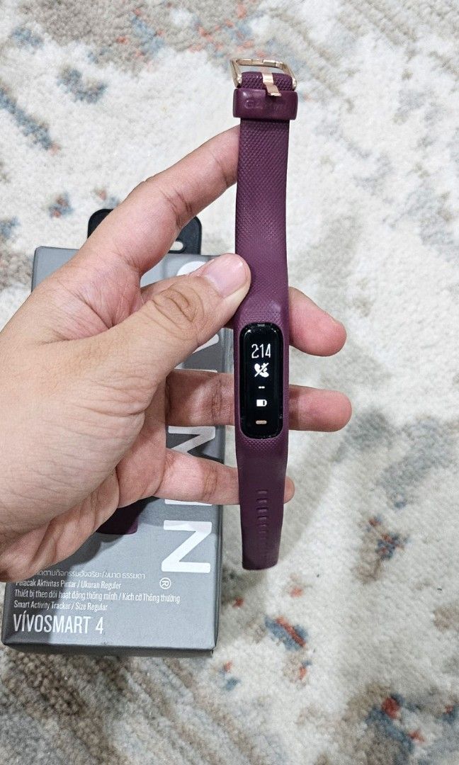 Garmin Vivosmart 4 in Berry Purple Smartwatch Original Elektronik Lainnya di Carousell