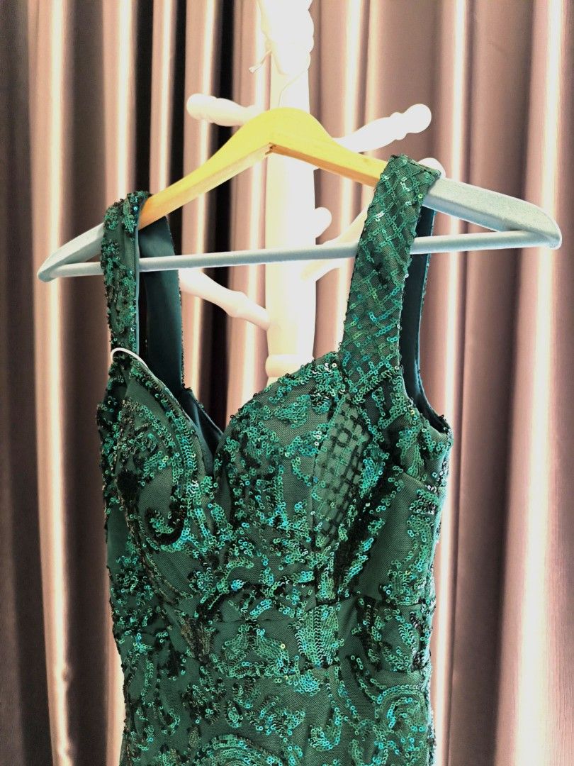 Green Sequin Evening Gown Fishtail Dress, Women's Fashion, Dresses & Sets,  Evening Dresses & Gowns on Carousell
