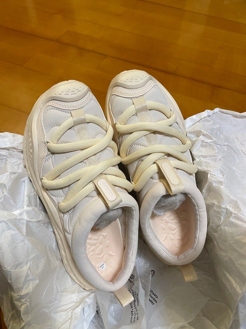 平售📌全新HOKA ONE ONE ORA PRIMO（Vanilla色）, 名牌, 鞋及波鞋 ...