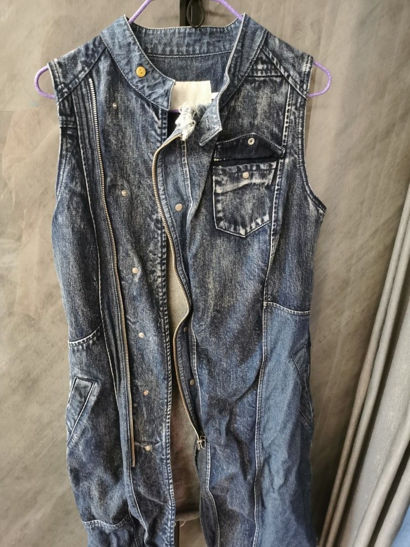 Initial denim jacket （分類：襯衫）位於 Hong Kong。 由 yingyingbbg 提交（商品編號 1307695829，圖片 1）。簡介： 著過幾次 長擺衣櫃 實物如圖 size 2 順豐到付。