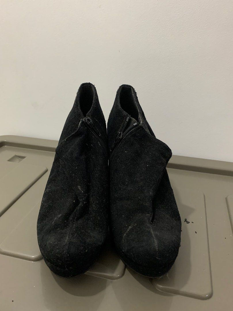 Japan Vintage ankle boots (Category: Boots) located in Quezon City. Submitted by lovedbyssy (Listing ID 1307714205, Image 3). Description: Sign of usage From Japan .
