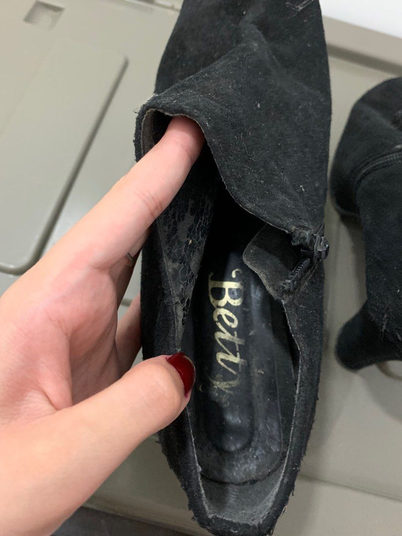 Japan Vintage ankle boots (Category: Boots) located in Quezon City. Submitted by lovedbyssy (Listing ID 1307714205, Image 2). Description: Sign of usage From Japan .