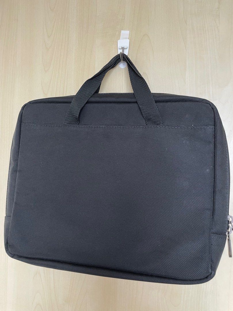 Laptop bag 14” Orig Samsonite (Category: Laptop Bags & Sleeves) located in Manila. Submitted by prelovedforcharityph (Listing ID 1307627082, Image 2). Description: Samsonite laptop bag - Original.