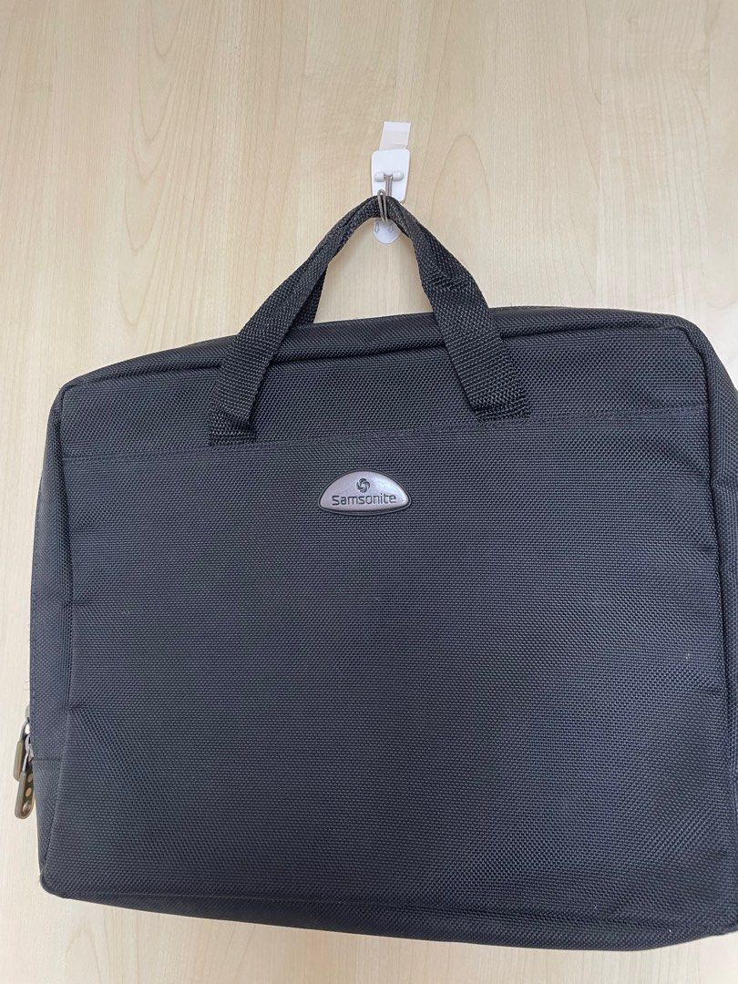 Laptop bag 14” Orig Samsonite (Category: Laptop Bags & Sleeves) located in Manila. Submitted by prelovedforcharityph (Listing ID 1307627082, Image 1). Description: Samsonite laptop bag - Original.