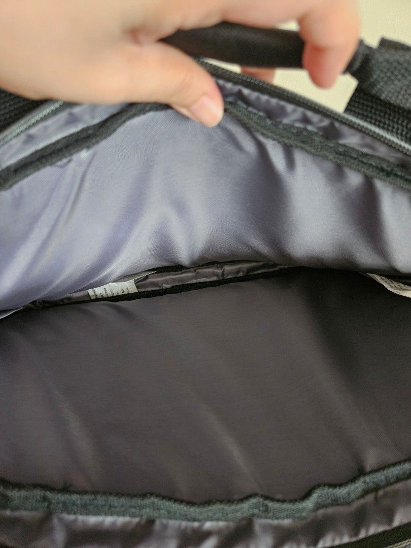 Lenovo Laptop Bag (Category: Laptop Bags & Sleeves) located in Las Pinas. Submitted by bellaprima888 (Listing ID 1307595203, Image 3). Description: Original Lenovo Laptop Bag Brand new. 15.6.