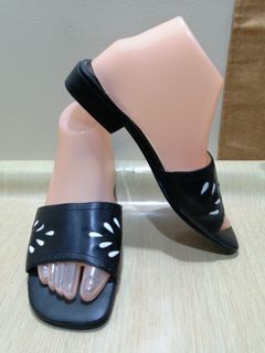 Liz Claiborne Size 8 Women Leather Sandals