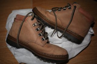 Low-cut boots