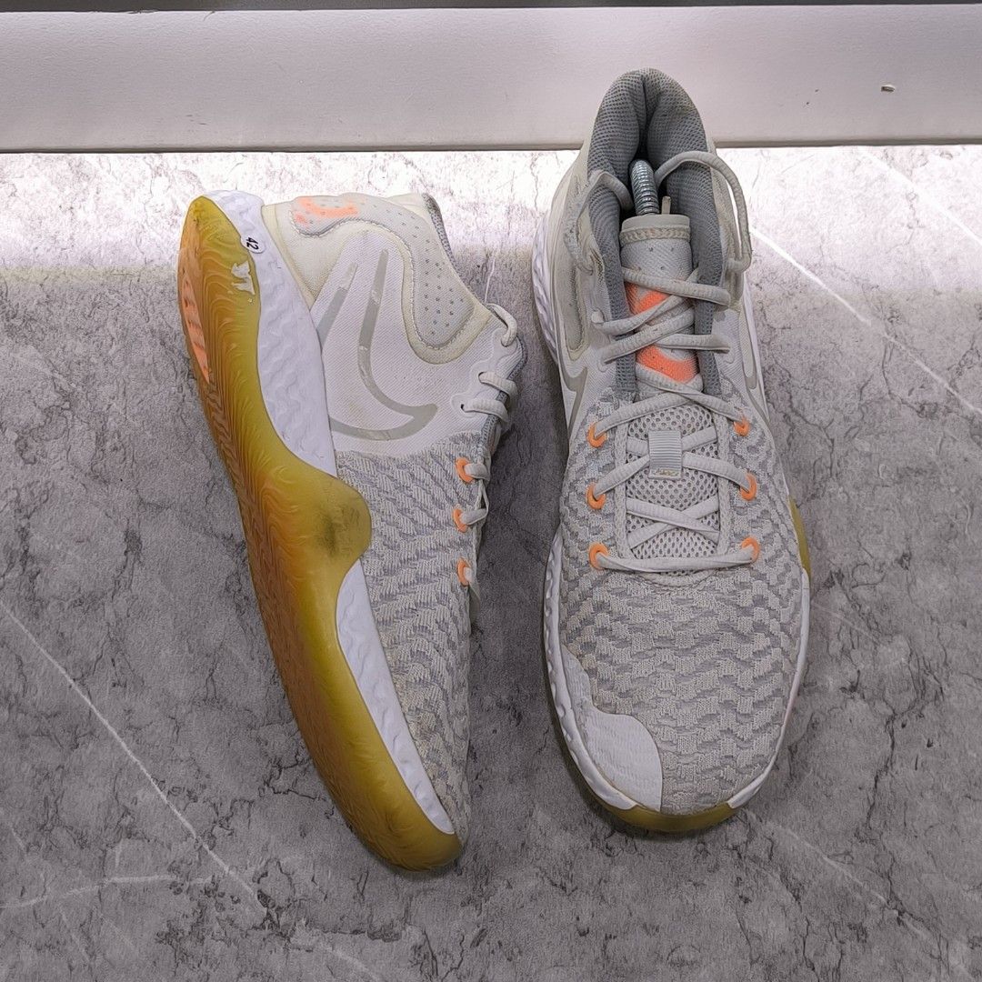 Nike KD Trey 5, Fesyen Pria, Sepatu Sneakers di Carousell