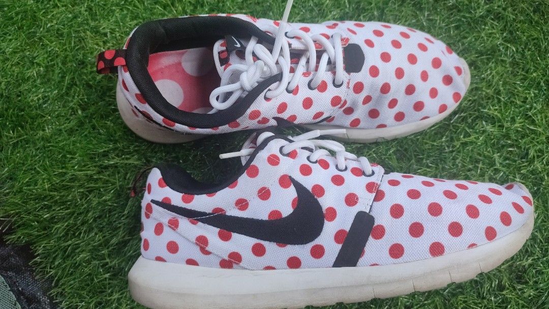 NIKE ROSHE RUN POLKA DOT RED