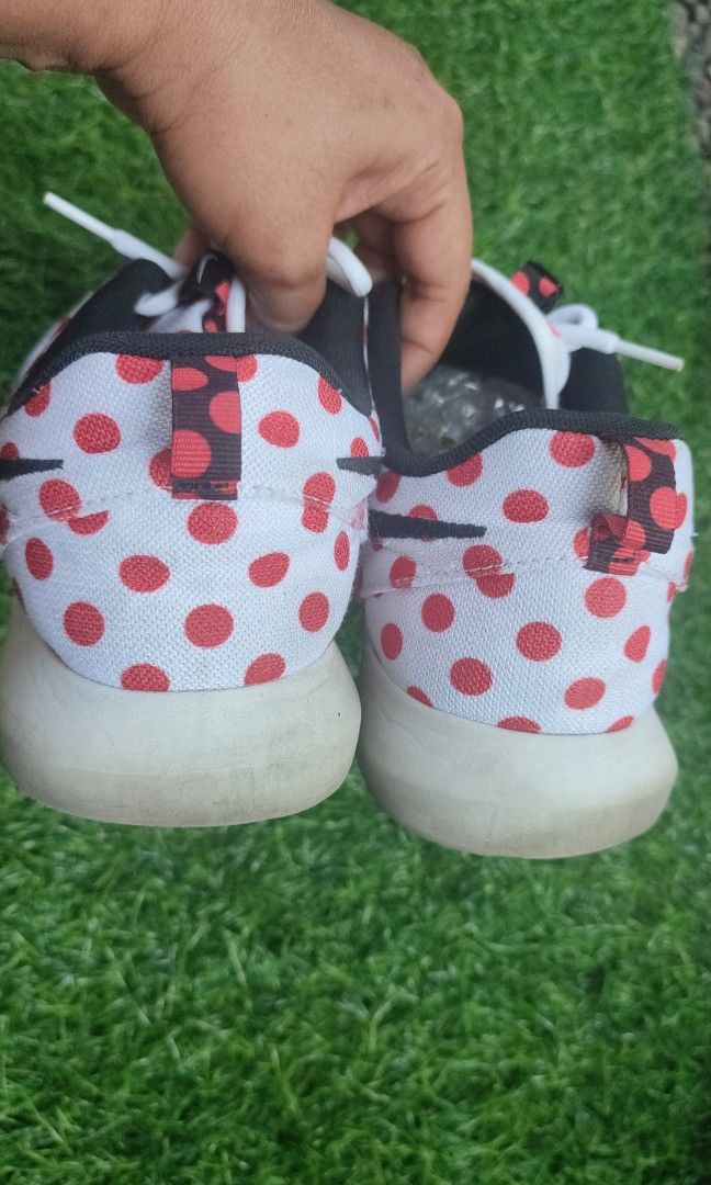 Nike roshe polka dot red hotsell