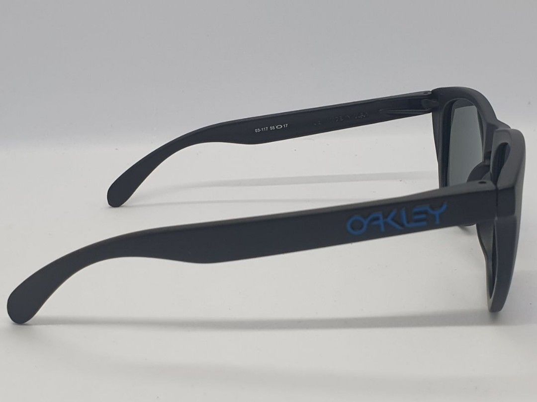 Oakley Frogskin Revert95 Polarized