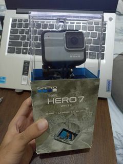 Original GoPro Hero 7 Blue prestine condition used twice