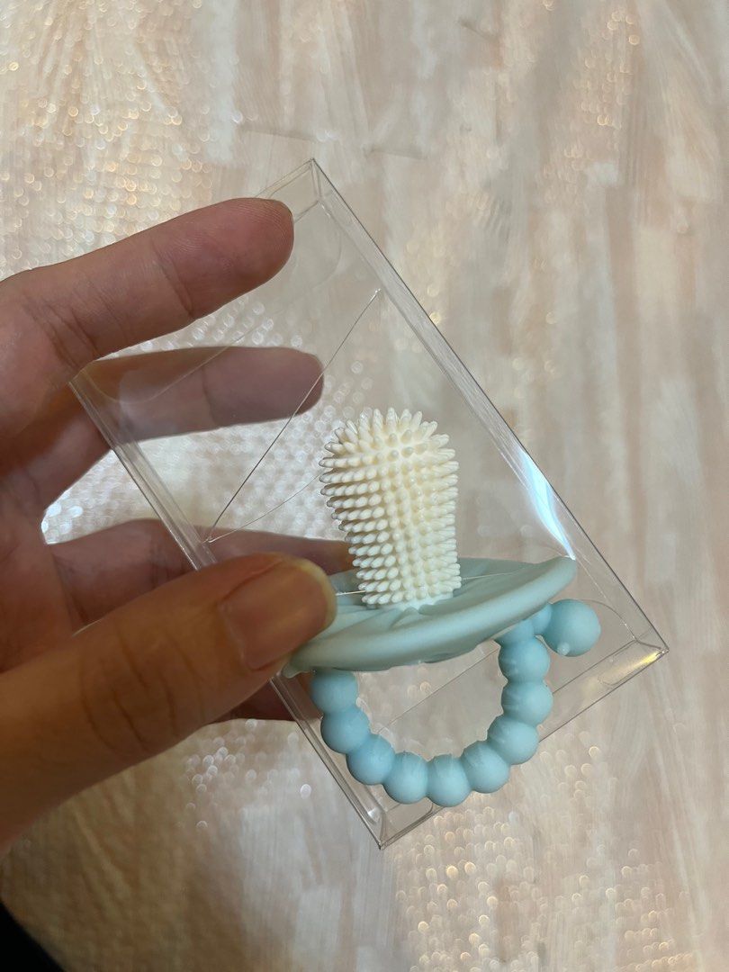 Razbaby teether (Category: Soothers & Pacifiers) located in Quezon City. Submitted by bnsellacct (Listing ID 1307594366, Image 2). Description: Razbaby teether Blue.