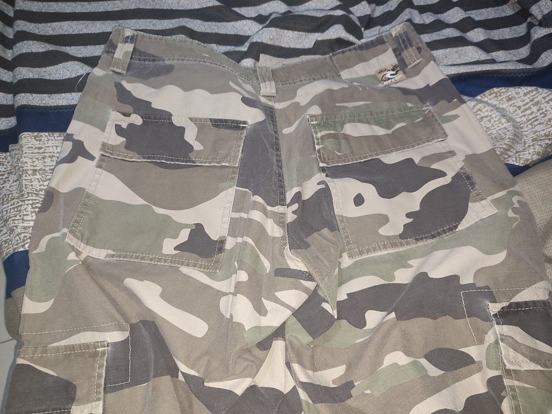 Rip Curl Baggy Cargo Camo Pants size 30 (Category: Jeans) located in San Jose del Monte. Submitted by entropythrifts (Listing ID 1307664340, Image 3). Description: 1000 free shipping * 30 waist * 43 Length * 9.5 Leg Opening * No issues * Gcash / JNT * SJDM Bulacan.