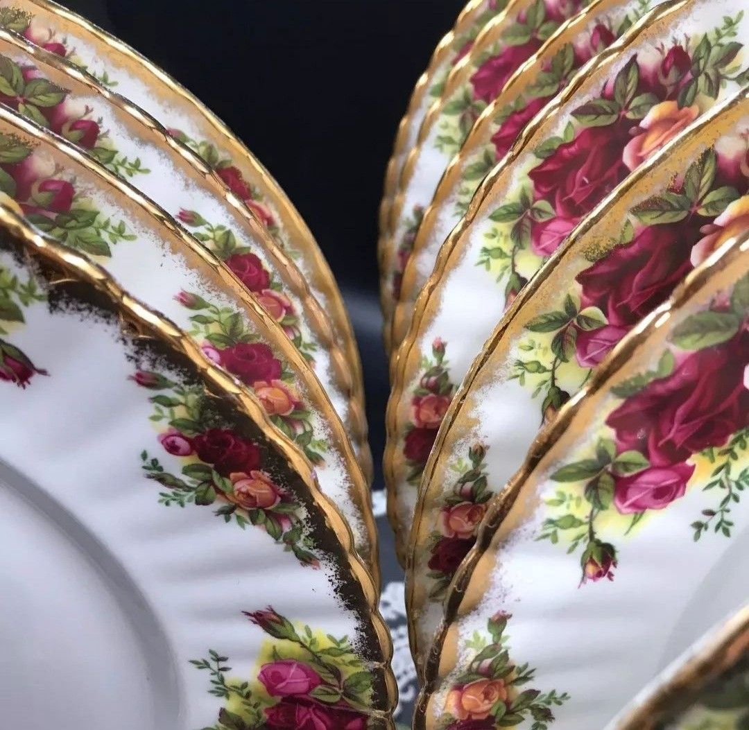 Royal Albert Old Country Rose Dinner Plate (Category: Dinnerware & Cutlery) located in Calamba. Submitted by variety_items718 (Listing ID 1307698182, Image 2). Description: RA OCR Dinner Plate 10- 10.5inch.