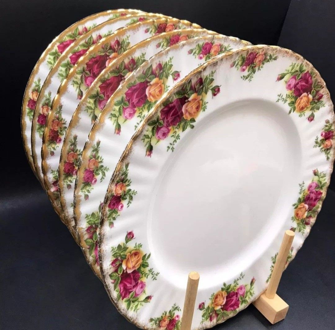 Royal Albert Old Country Rose Dinner Plate (Category: Dinnerware & Cutlery) located in Calamba. Submitted by variety_items718 (Listing ID 1307698182, Image 3). Description: RA OCR Dinner Plate 10- 10.5inch.