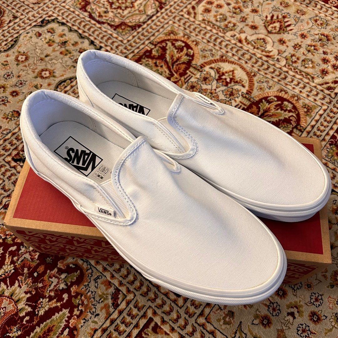 SALE VANS CLASSIC SLIP ON WHITE Men s Fashion Footwear Sneakers on Carousell