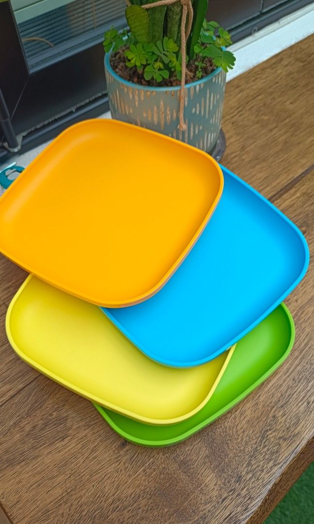 Tupperware Snack Plates, Furniture & Home Living, Kitchenware