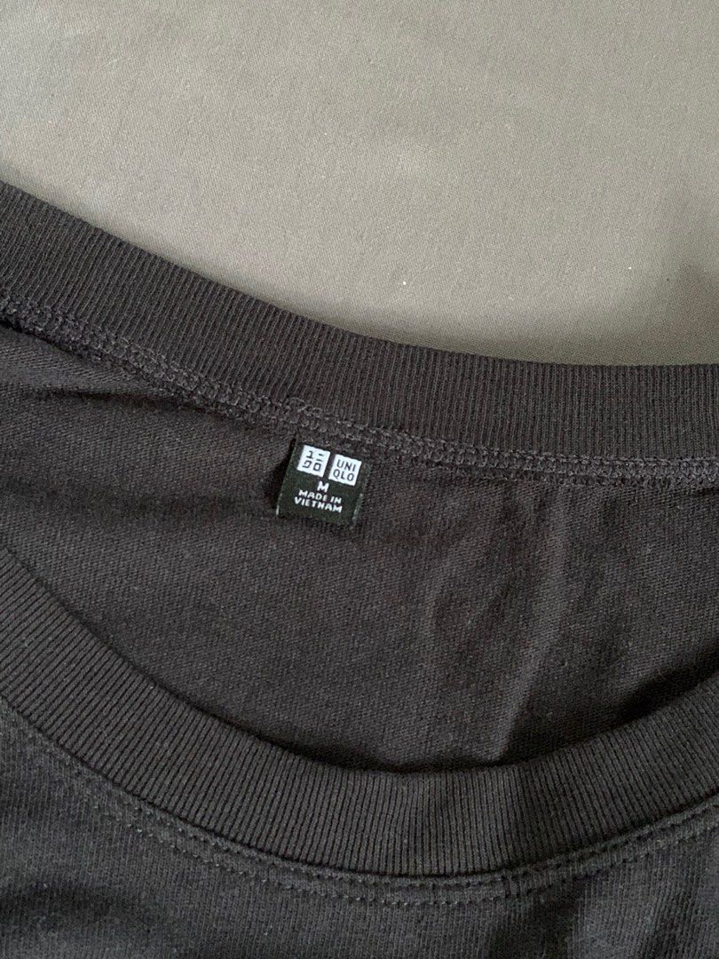 Uniqlo Drape Crew Neck T- Shirt (Category: Shirts) located in San Fernando. Submitted by d.m.fits (Listing ID 1307665286, Image 2). Description: Size: M on tag vgood condish.
