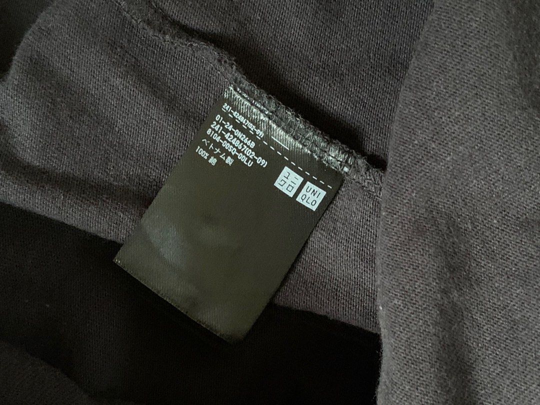 Uniqlo Drape Crew Neck T- Shirt (Category: Shirts) located in San Fernando. Submitted by d.m.fits (Listing ID 1307665286, Image 3). Description: Size: M on tag vgood condish.