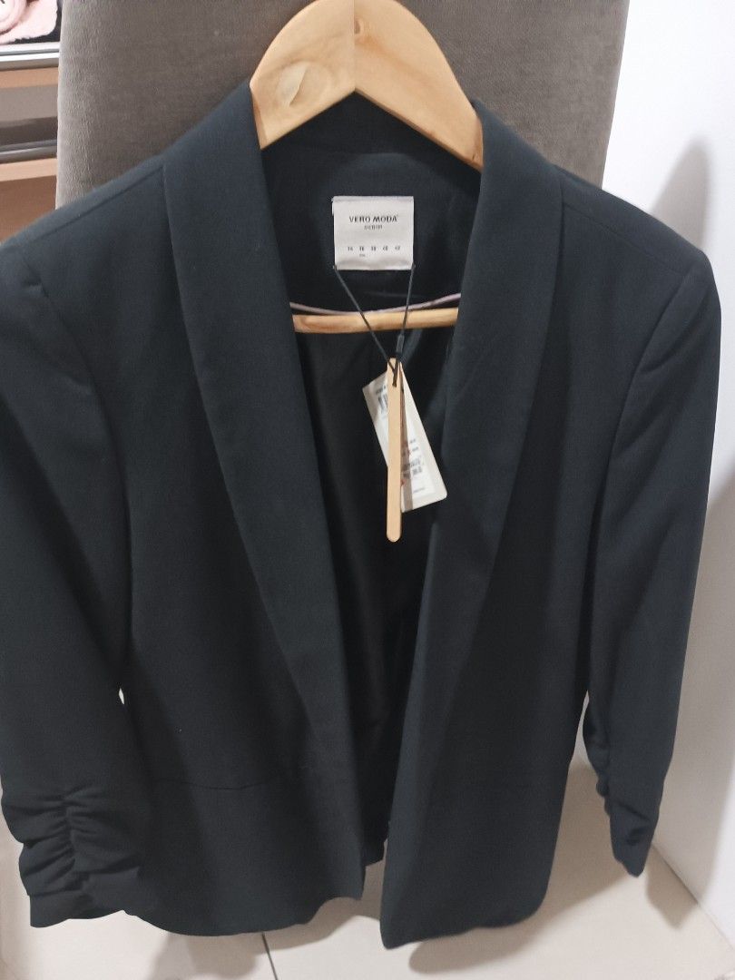 Vero Moda formal event coat (Category: Coats, Jackets and Outerwear) located in Rizal. Submitted by lest_shop (Listing ID 1307599695, Image 1). Description: used only once in a convention. fits size medium body that has 45 kIlos to 60 kilos weight.Perfect for Formal events. pwede din rugged..