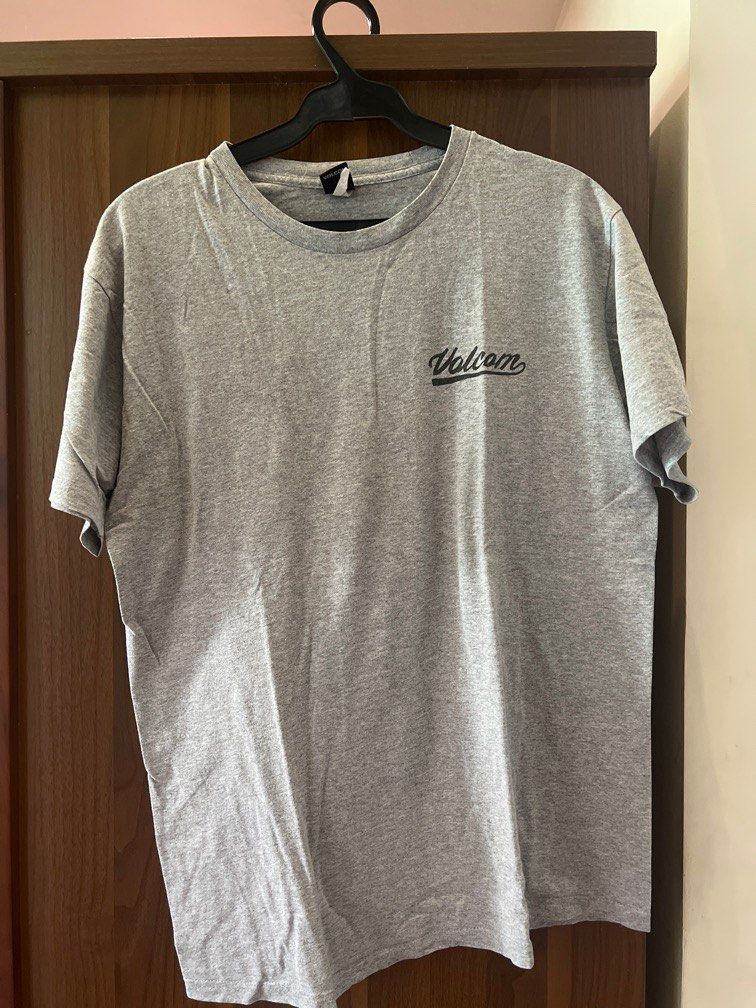 Volcom Tshirt Gray (Category: Tshirts & Polo Shirts ) located in Paranaque City. Submitted by pringlestrue (Listing ID 1307588851, Image 1). Description: 20.5 x 27.