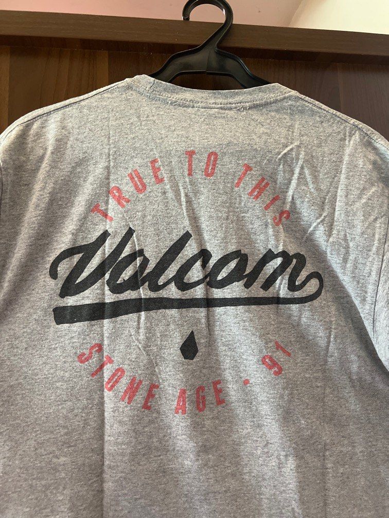Volcom Tshirt Gray (Category: Tshirts & Polo Shirts ) located in Paranaque City. Submitted by pringlestrue (Listing ID 1307588851, Image 2). Description: 20.5 x 27.