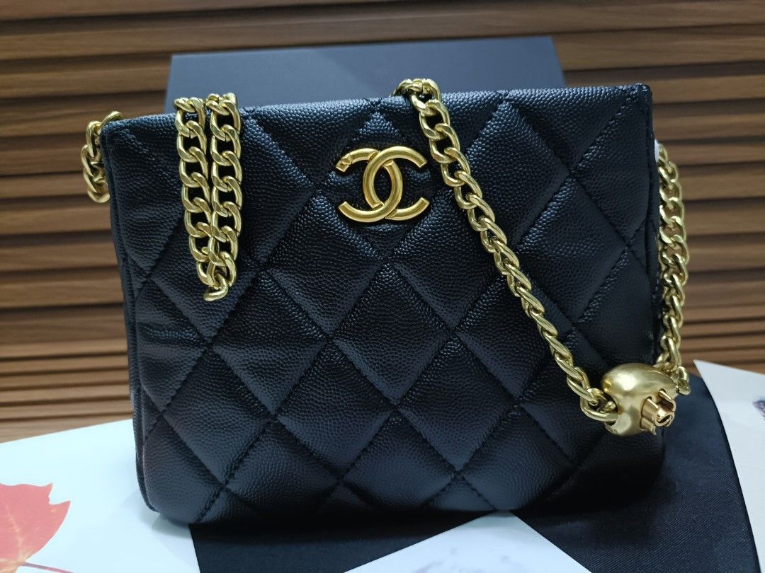 Vp gift CC sling bag (Category: Luxury Bags & Wallets) located in Cebu City. Submitted by esrpreloved (Listing ID 1307605327, Image 2). Description: japan auction vp gift collection Genuine leather coded with chip NO FLAWS.