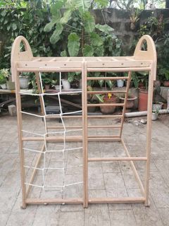 wooden climbing ladder (pikler)