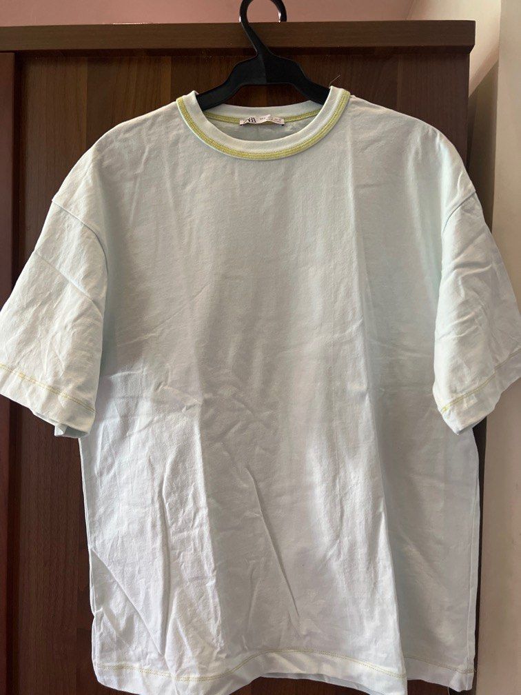 Zara Light Blue Box Fot Tshirt (Category: Tshirts & Polo Shirts ) located in Paranaque City. Submitted by pringlestrue (Listing ID 1307590874, Image 1). Description: Not used. Without tag. 21.5 x 26.5. Like a medium-large .