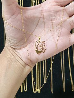 18k Saudi Gold Mother-Child Necklace