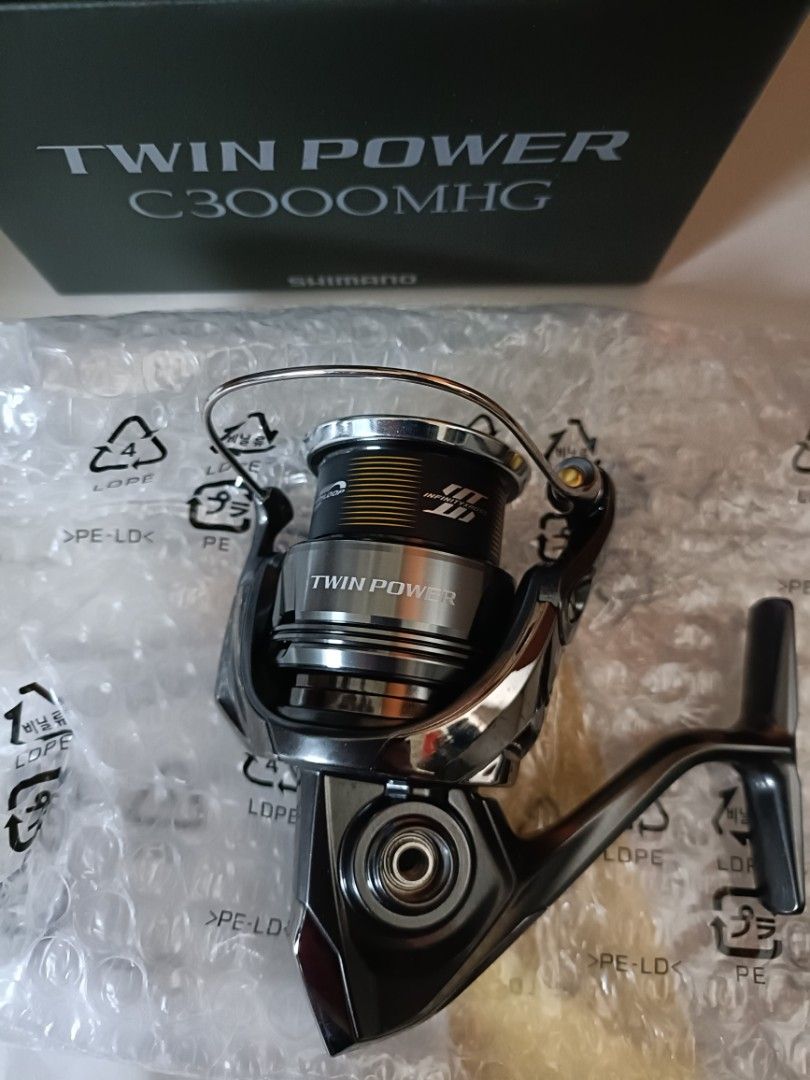 SHIMANO 24TWIN POWER C3000MHG 値下げok超美品 SHIMANO 24TWIN POWER
