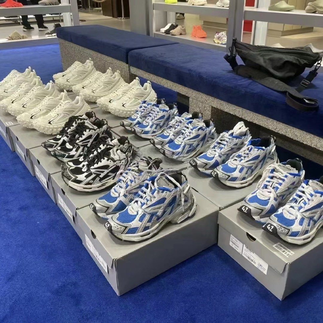 Louis vuitton shoes balenciaga store