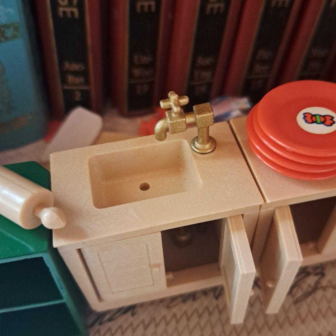 *°- Sylvanian families mini kitchen toy set -°* (Category: Kids Toys) located in M'Lang. Submitted by ardinelle.finds (Listing ID 1307895851, Image 2). Description: a cute little kitchen set for your toys to cook some wonderful dishes :3 feel free to ask me some questions ☆.