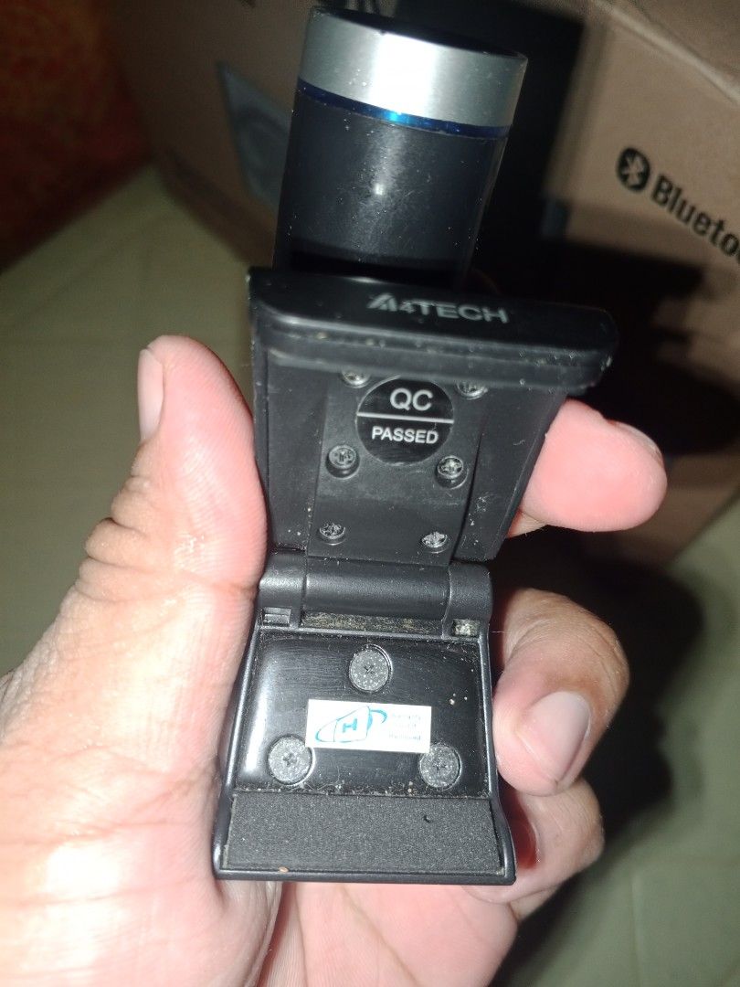 a4 tech camera pk 910H 1080p (Category: Webcams) located in Mandaluyong City. Submitted by jaydeevalera (Listing ID 1307882802, Image 2). Description: Still working (Can't do tries or send videos but I guarantee you it's working. Nabenta na kase yung buong PC so naiwan na to) RFS: need funds.