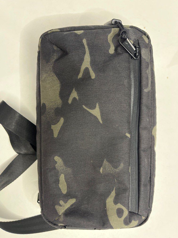 Alpaka Elements Tech (Category: Sling Bags) located in Singapore. Submitted by annecy (Listing ID 1307799733, Image 2). Description: With sling Dark multicam .