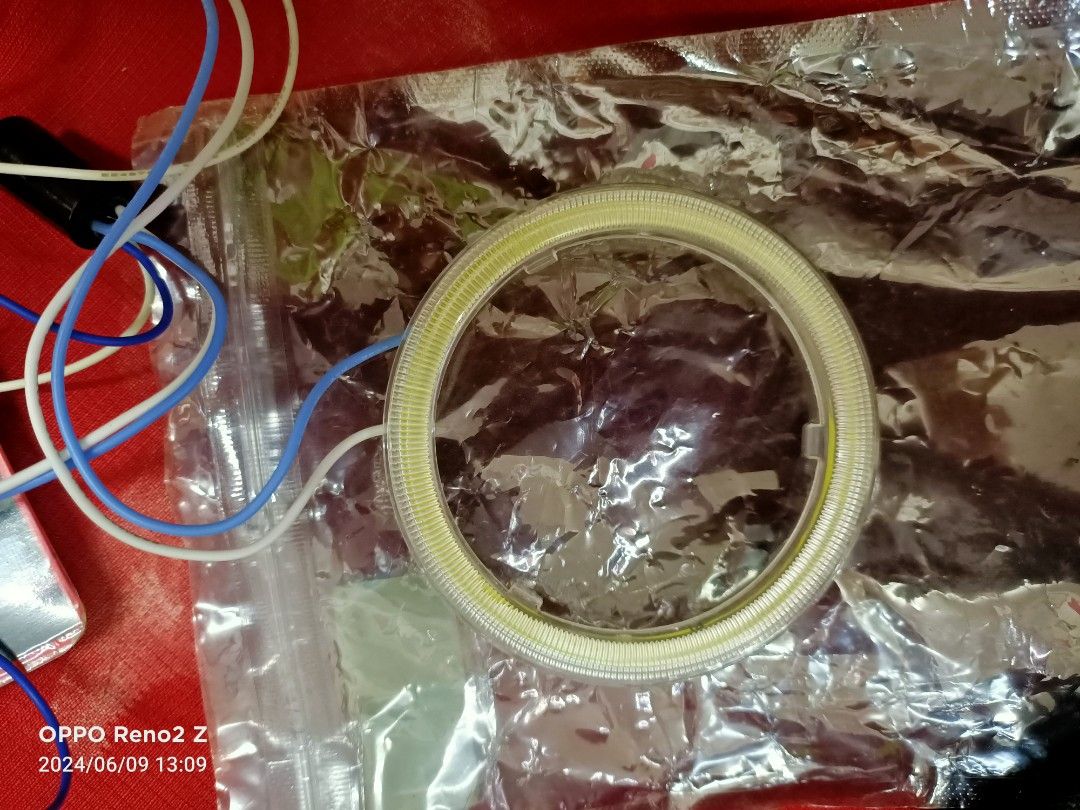 Strobe light (Category: Exterior Lighting) located in Singapore. Submitted by Cyberace (Listing ID 1307792952, Image 2). Description: angle eye super bright -30 blinking light - 20.