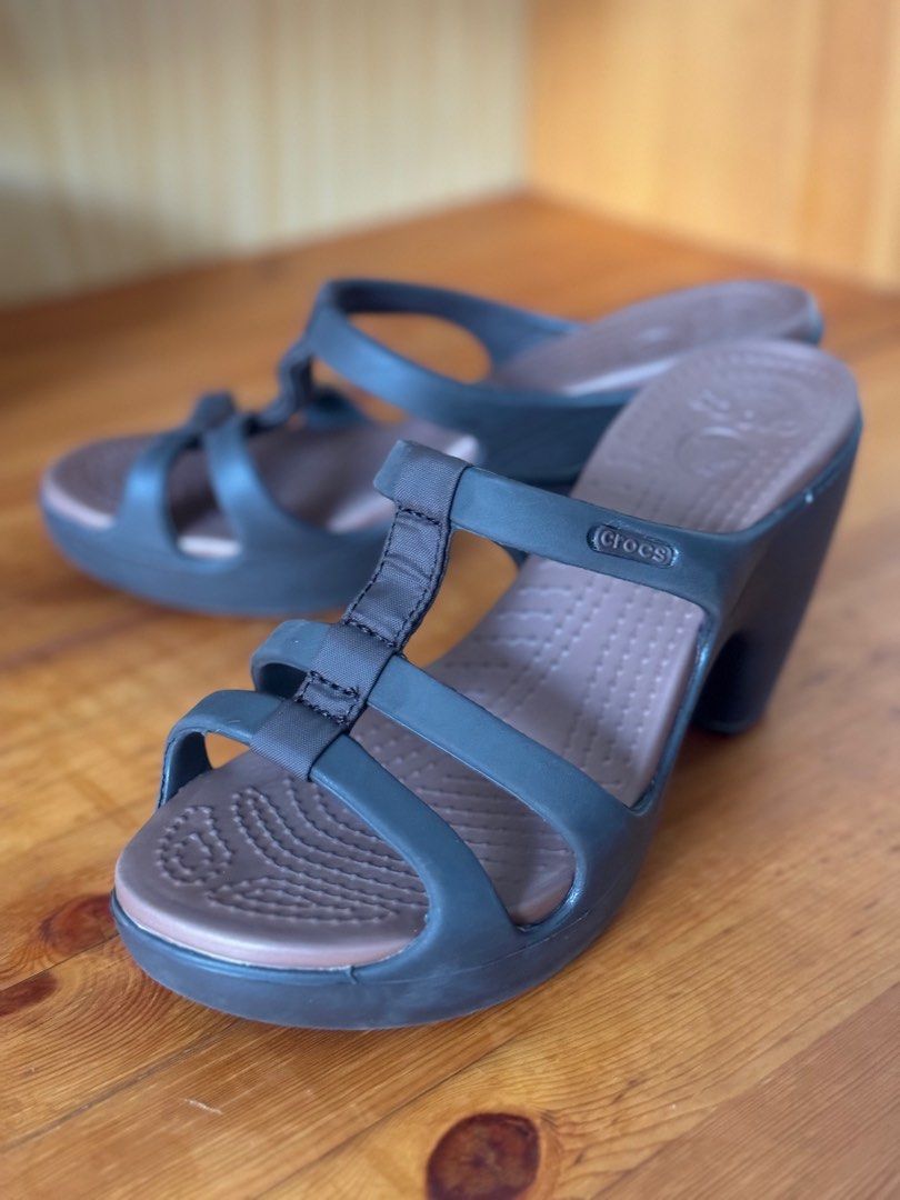 Crocs w7 size shop