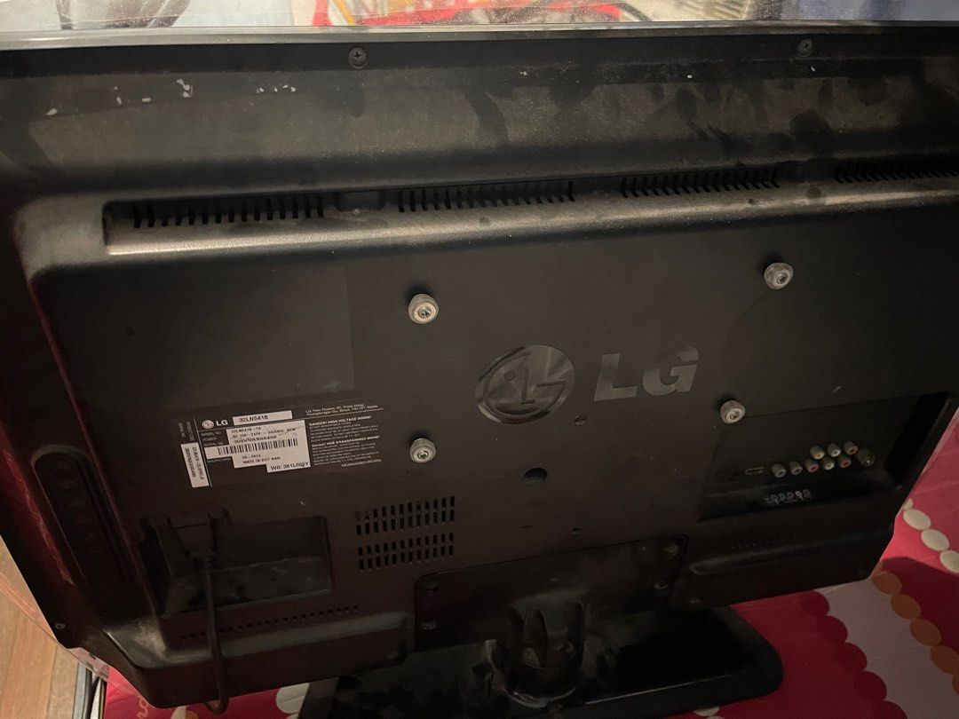 Defective 32” LG LED TV (Category: TV) located in Pasay City. Submitted by nievaramon (Listing ID 1307868098, Image 2). Description: Defective 32 in LED TV Model: 32LN541B -flickering screen -I have lost the screw for the stand but the wall mount screw is still attached .